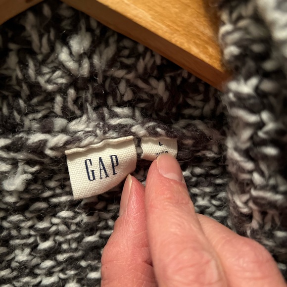 GAP Black and White Knit Cardigan Vest - Picture 2 of 5